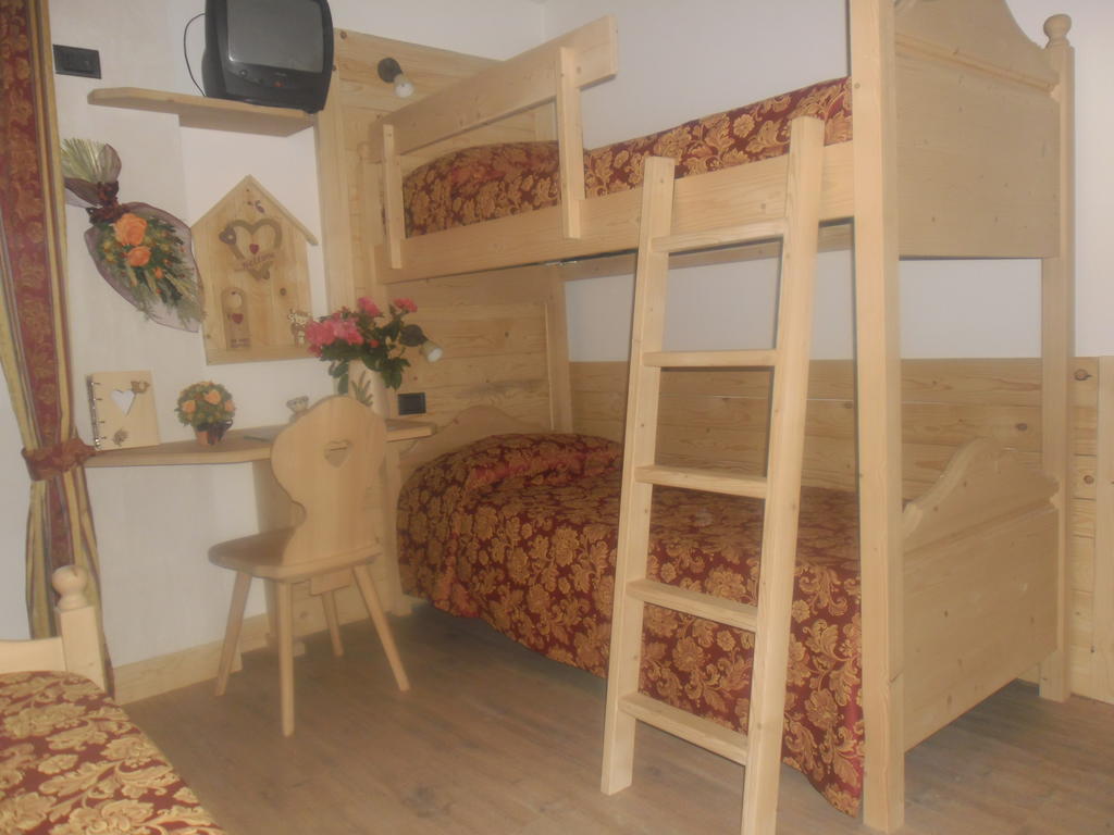 Maso Pin Bed & Breakfast มาดอนนาดีกัมปิโญ ห้อง รูปภาพ